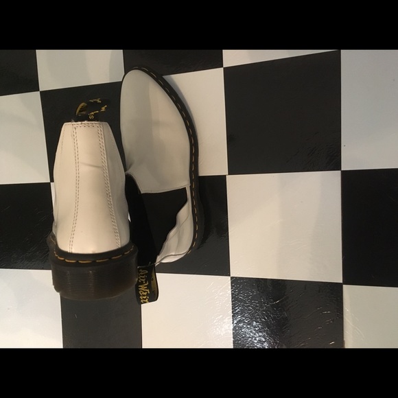 Dr Martens white leather Chelsea boots. Size 9 W. Lightly used. - Picture 14 of 14